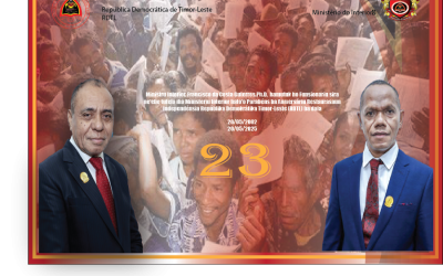 Ministru Interior, Francisco da Costa Guterres Ph.D, hamutuk ho Sekretariu Estadu Protesaun Sivil, Domingos Mariano Reis no-mos funsionariu sira hakarak ható’o parabéns ba povu timor tomak ne’ebé komemora loron Aniversariu Restaurasaun Independensia Repúblika Demokratika Timor-Leste (RDTL) ba dala 23.